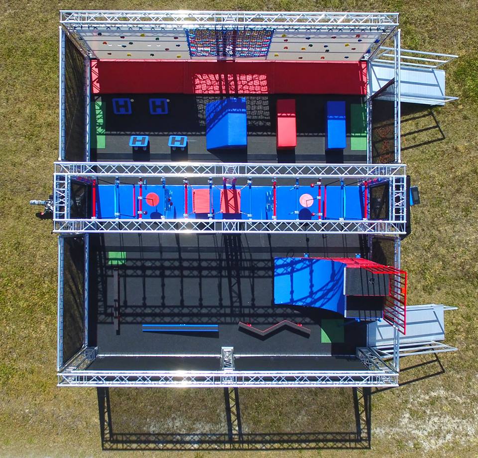 奇樂游樂是游樂設備實力廠家，美國 Galaxy Multi Rides是奇樂在美國做的忍者道拓展項目，是一個在戶外搭建起來的拓展項目，室內大人，青少年挑戰，游玩的項目。本忍者道拓展有攀巖墻，空中攀爬挑戰關卡都能多種拓展項目，是由奇樂優秀的設計師團隊設計出來的方案，忍者道拓展項目在國外是非常流行的一種項目之一，它是可以鍛煉游玩者的體能，需要有優秀的身體素質，也能鍛煉游玩者的身體。